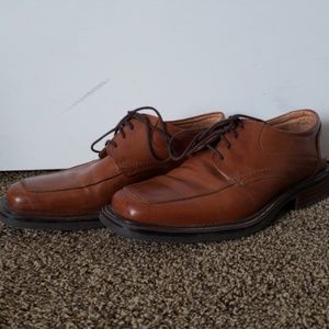 Brown derby w/ chisel toe dress shoes